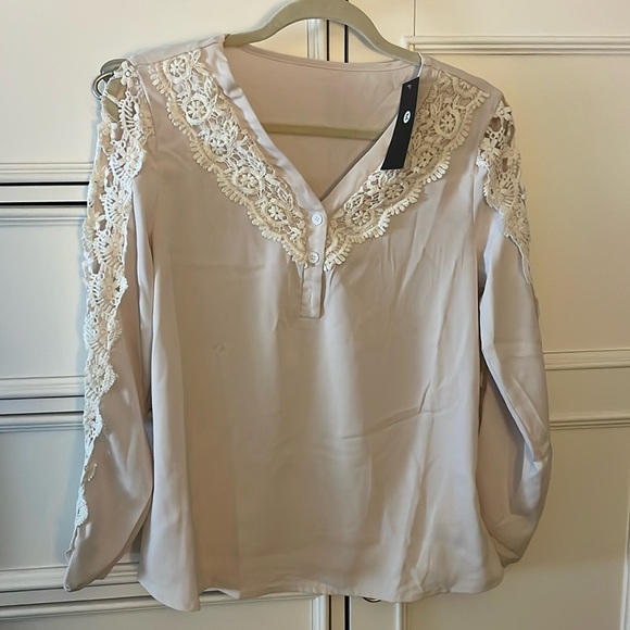 Kara and Kate Tops - Kara and Kate Womens Blouse